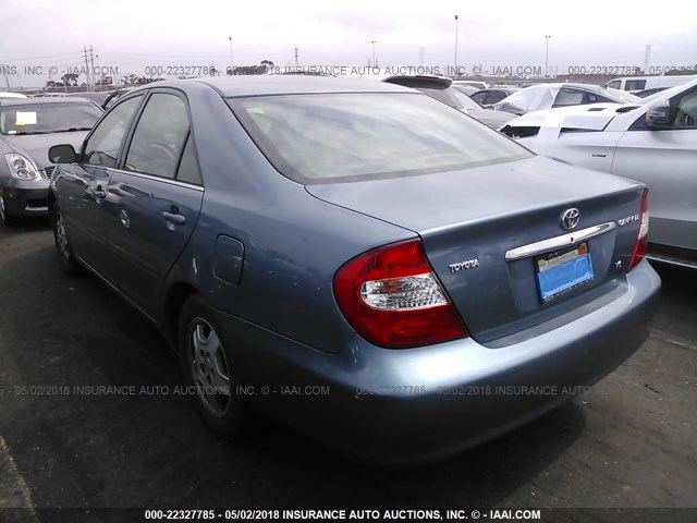 4T1BF30K82U519931 - 2002 TOYOTA CAMRY LE/XLE/SE 浅蓝色 照片 3