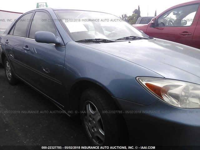 4T1BF30K82U519931 - 2002 TOYOTA CAMRY LE/XLE/SE 浅蓝色 照片 6