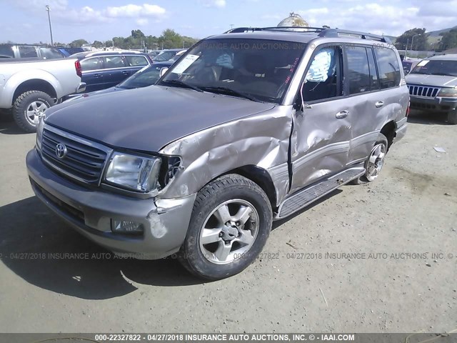 JTEHT05J132043763 - 2003 TOYOTA LAND CRUISER  SILVER photo 2