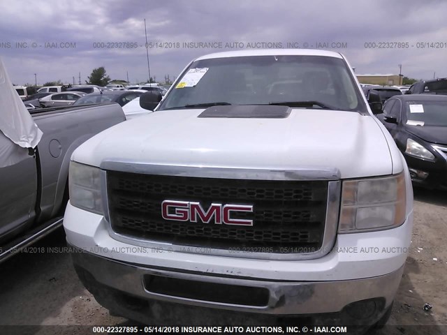 1GT220CG5BZ347835 - 2011 GMC SIERRA K2500 SLE WHITE photo 6