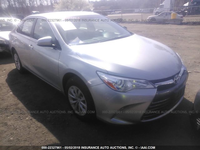 4T4BF1FK4GR530885 - 2016 TOYOTA CAMRY LE/XLE/SE/XSE SILVER photo 1