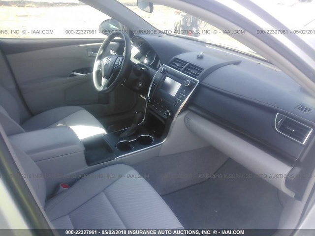 4T4BF1FK4GR530885 - 2016 TOYOTA CAMRY LE/XLE/SE/XSE SILVER photo 5