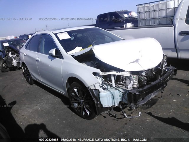 4T1BF1FK1FU914096 - 2015 TOYOTA CAMRY LE/XLE/SE/XSE WHITE photo 1