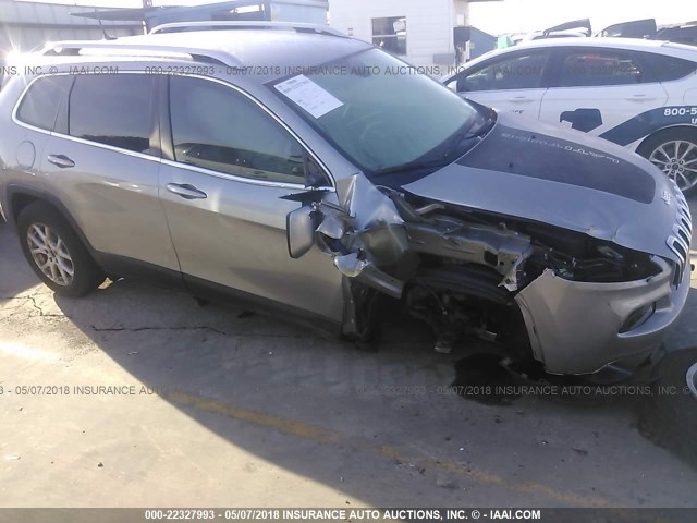 1C4PJMCS0HW545284 - 2017 JEEP CHEROKEE LATITUDE Gümüş foto 1