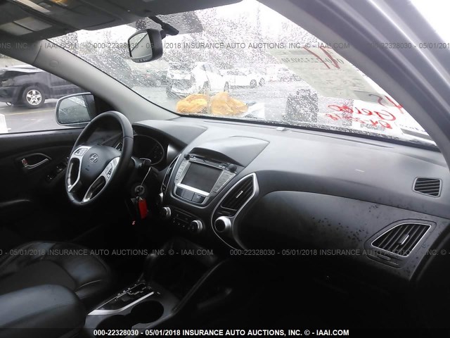 KM8JU3AC9BU226774 - 2011 HYUNDAI TUCSON GLS/LIMITED SILVER photo 5