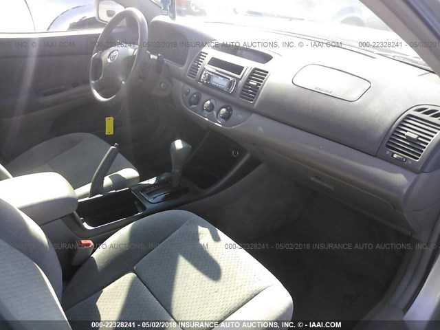 4T1BF32K53U037237 - 2003 TOYOTA CAMRY LE/XLE/SE SILVER photo 5