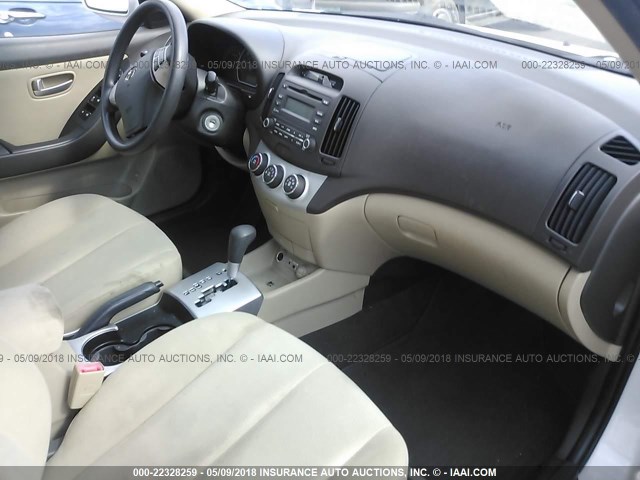 KMHDU46D39U812966 - 2009 HYUNDAI ELANTRA GLS/SE WHITE photo 5