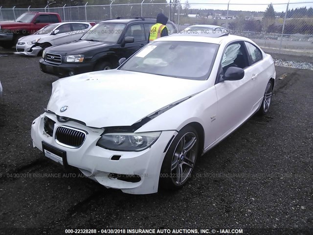 WBAKG1C54CE618864 - 2012 BMW 335 I SULEV WHITE photo 2