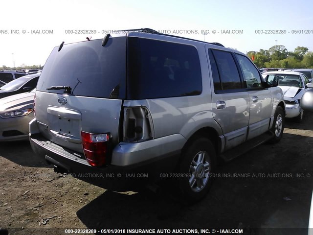 1FMRU15W94LA77870 - 2004 FORD EXPEDITION XLT 银色 照片 4