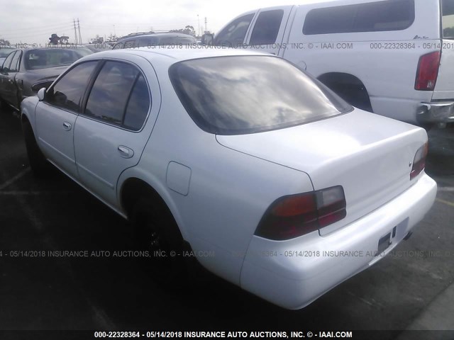 JN1CA21D3ST624029 - 1995 NISSAN MAXIMA GLE/GXE/SE WHITE photo 3