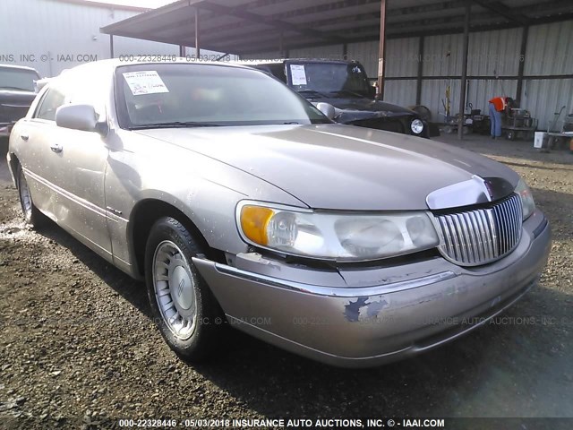 1LNHM81W91Y677619 - 2001 LINCOLN TOWN CAR EXECUTIVE أسمر صورة 1