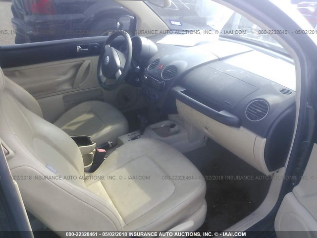 3VWPW3AG3AM020961 - 2010 VOLKSWAGEN NEW BEETLE 黑色 照片 5