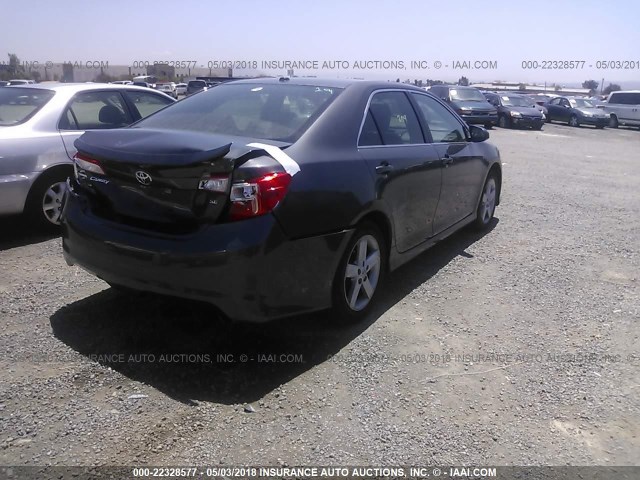 4T1BF1FKXCU066795 - 2012 TOYOTA CAMRY SE/LE/XLE ნაცრისფერი ფოტო 4