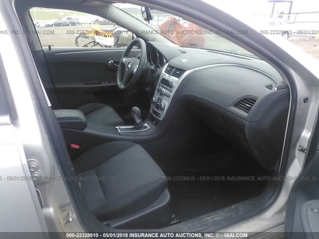 1G1ZH57B08F156383 - 2008 CHEVROLET MALIBU 1LT 银色 照片 5