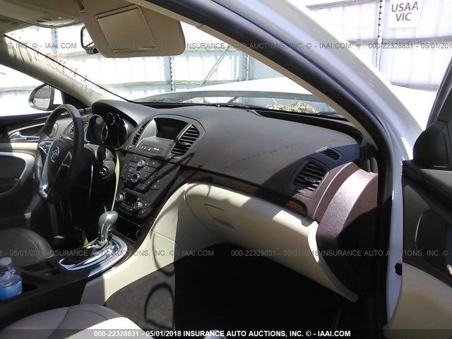 W04GW5EV1B1045521 - 2011 BUICK REGAL CXL WHITE photo 5