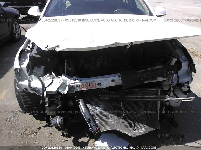 W04GW5EV1B1045521 - 2011 BUICK REGAL CXL WHITE photo 6