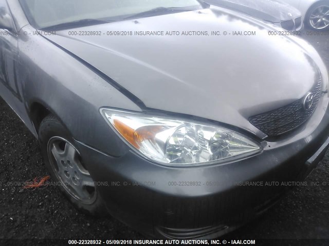 4T1BF30K12U528244 - 2002 TOYOTA CAMRY LE/XLE/SE ნაცრისფერი ფოტო 6