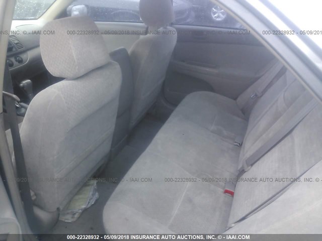 4T1BF30K12U528244 - 2002 TOYOTA CAMRY LE/XLE/SE ნაცრისფერი ფოტო 8