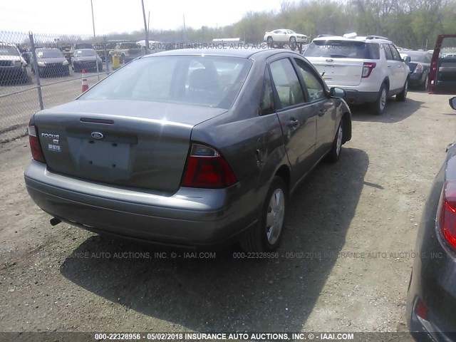 1FAHP34N37W170064 - 2007 FORD FOCUS ZX4/S/SE/SES GRAY photo 4