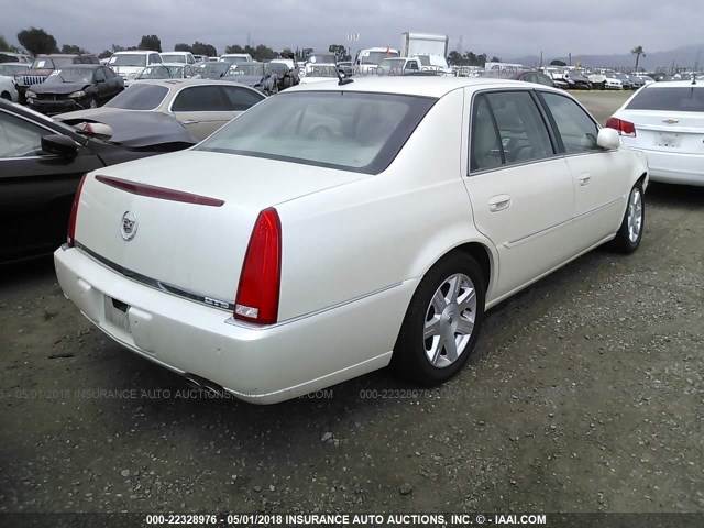 1G6KD57YX8U104654 - 2008 CADILLAC DTS WHITE photo 4