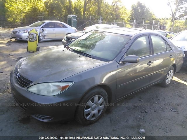 4T1BE32K14U921101 - 2004 TOYOTA CAMRY LE/XLE/SE ნაცრისფერი ფოტო 2