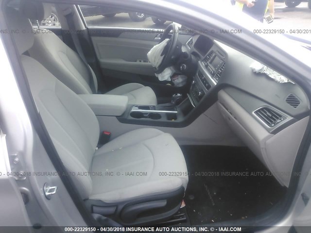 5NPE24AA3FH157659 - 2015 HYUNDAI SONATA ECO SILVER photo 5