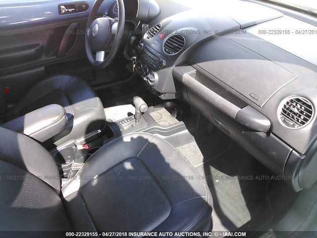 3VWPG3AG7AM005098 - 2010 VOLKSWAGEN NEW BEETLE 蓝色 照片 5