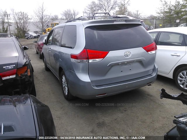 5TDYK3DC4BS154391 - 2011 TOYOTA SIENNA XLE/LIMITED SILVER photo 3