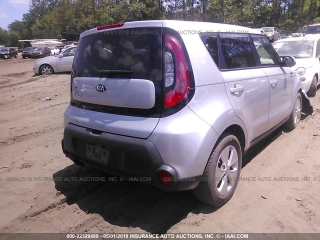 KNDJN2A21F7807709 - 2015 KIA SOUL SILVER photo 4