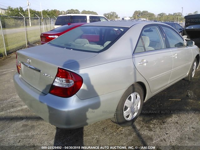 4T1BE32KX2U592394 - 2002 TOYOTA CAMRY LE/XLE/SE Күміс фото 4