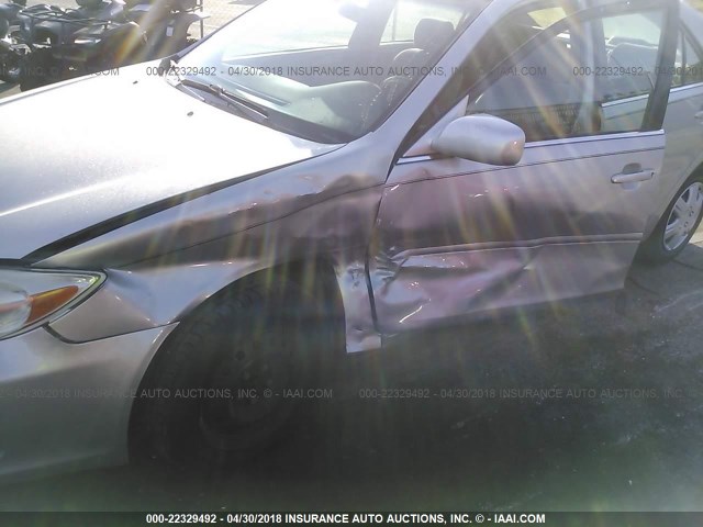 4T1BE32KX2U592394 - 2002 TOYOTA CAMRY LE/XLE/SE Күміс фото 6