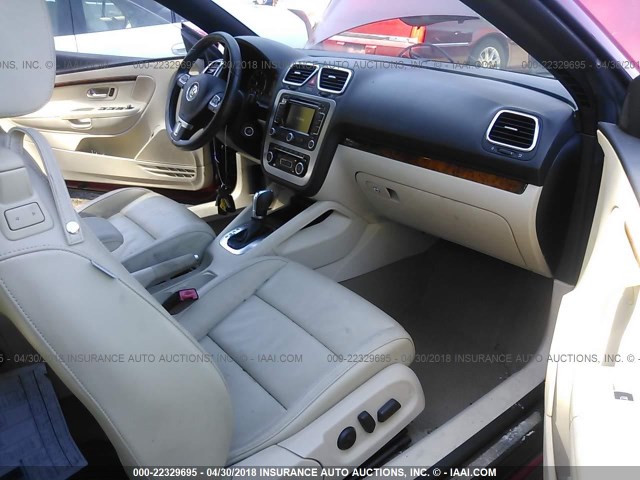 WVWFW7AH8CV003483 - 2012 VOLKSWAGEN EOS LUX/EXECUTIVE Червоний фото 5