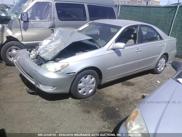4T1BE32K36U121869 - 2006 TOYOTA CAMRY LE/XLE/SE SILVER photo 2