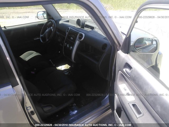 JTLKT334850215735 - 2005 TOYOTA SCION XB SILVER photo 5
