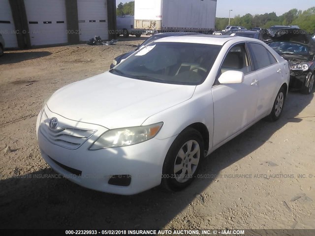 4T1BF3EK5AU519358 - 2010 TOYOTA CAMRY SE/LE/XLE თეთრი ფოტო 2