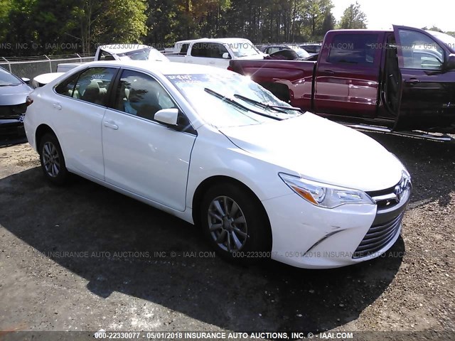 4T4BF1FKXFR508940 - 2015 TOYOTA CAMRY LE/XLE/SE/XSE 白色 照片 1