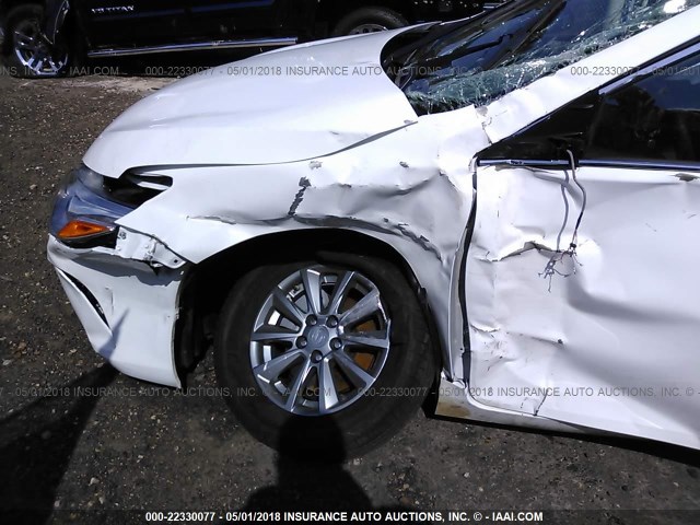 4T4BF1FKXFR508940 - 2015 TOYOTA CAMRY LE/XLE/SE/XSE 白色 照片 6