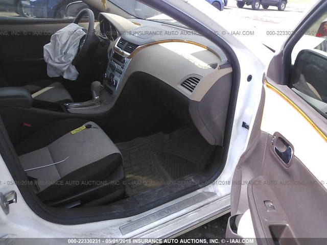 1G1ZC5E1XBF280774 - 2011 CHEVROLET MALIBU 1LT 白色 照片 5