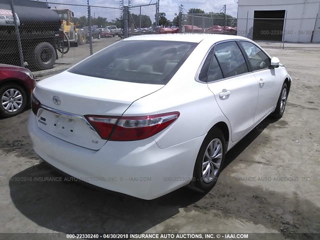 4T1BF1FK1HU395182 - 2017 TOYOTA CAMRY LE/XLE/SE/XSE თეთრი ფოტო 4