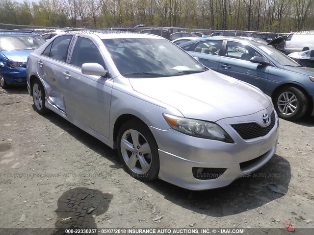 4T1BF3EK2BU634968 - 2011 TOYOTA CAMRY SE/LE/XLE ნაცრისფერი ფოტო 1