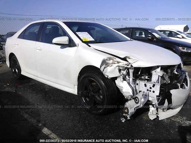 4T1BF1FK2EU428217 - 2014 TOYOTA CAMRY L/SE/LE/XLE 白色 照片 1