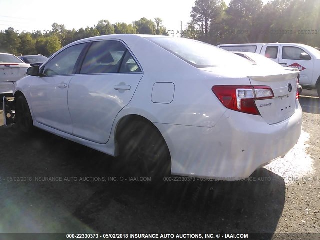 4T1BF1FK2EU428217 - 2014 TOYOTA CAMRY L/SE/LE/XLE 白色 照片 3