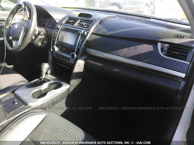 4T1BF1FK2EU428217 - 2014 TOYOTA CAMRY L/SE/LE/XLE 白色 照片 5
