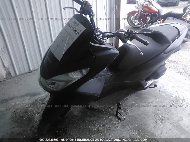 RLHKF1807HY200615 - 2017 HONDA PCX 150 BLACK photo 2