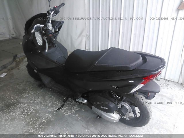 RLHKF1807HY200615 - 2017 HONDA PCX 150 BLACK photo 3