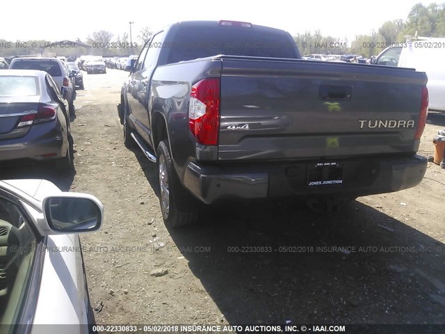 5TFAY5F15JX722230 - 2018 TOYOTA TUNDRA CREWMAX 1794/PLATINUM GRAY photo 3