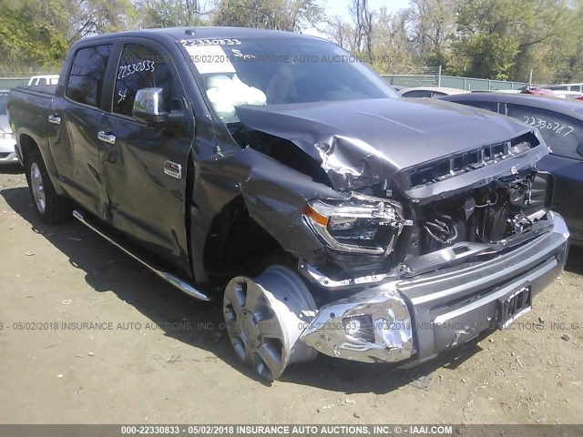 5TFAY5F15JX722230 - 2018 TOYOTA TUNDRA CREWMAX 1794/PLATINUM 灰色 照片 6