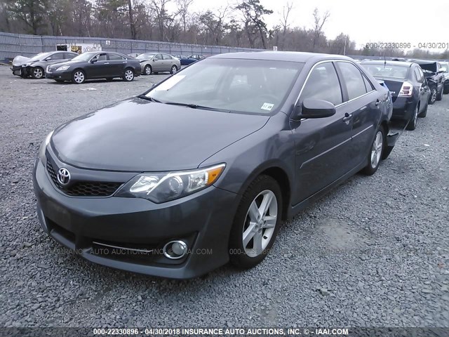 4T1BF1FK1EU441301 - 2014 TOYOTA CAMRY L/SE/LE/XLE 灰色 照片 2