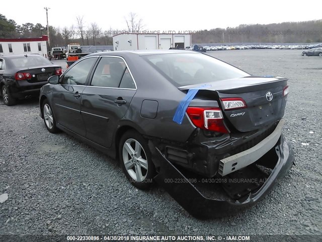 4T1BF1FK1EU441301 - 2014 TOYOTA CAMRY L/SE/LE/XLE GRAY photo 3