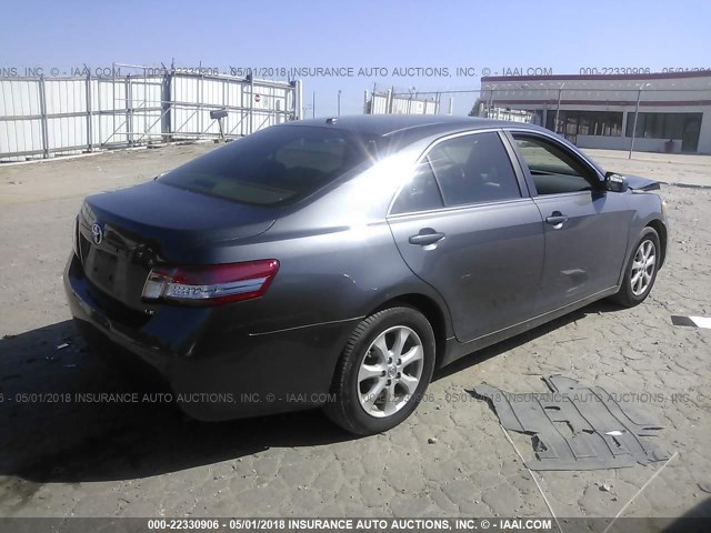 4T1BF3EK1BU132033 - 2011 TOYOTA CAMRY SE/LE/XLE 灰色 照片 4